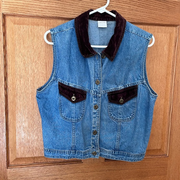 Cherokee Jackets & Blazers - Cherokee denim Western vest with velvet collar